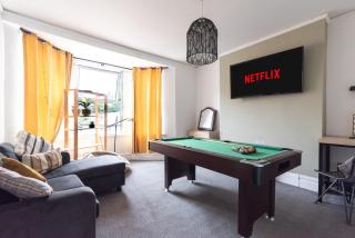 Sophia's Retreat - 2 Floor 4 Bed Apartment - Newport - Coastal Getaway - Newport - 0