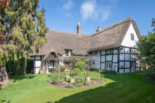 Beautiful 4 Bedroom Cotswold Thatched Cottage - Down Hatherley - 2