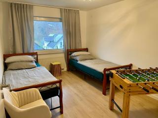 Charmante Doppelhaushälfte mit geräumiger Wohnung und Sonnenterrasse in Wiehl - Wiehl - 5