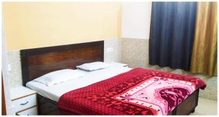 HOTEL PREMIUM KUNJ RESIDENCY Near Railway STATION MATHURA - Mathura - 0