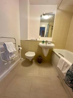 Gunwharf Quays Harbour Apartments - 5