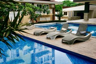 Modern Studio Near Airport Pool & Gym, Self check-in FREE Fast WiFi Netflix & Kitchen - 7