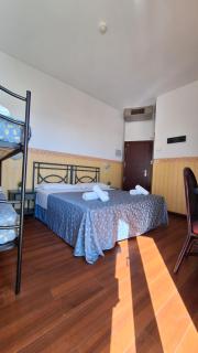 Hotel Regina Fronte Mare - Rímini - 9