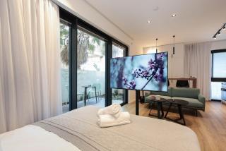 Garden Studio Beach Apartment - 8