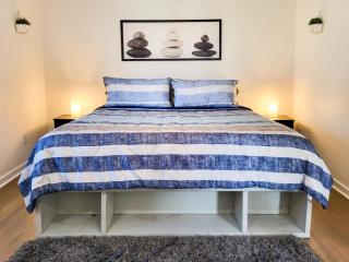 Spacious 2-BR 1-Bath King suite! - Plainville - 9