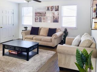 Spacious 2-BR 1-Bath King suite! - Plainville - 2