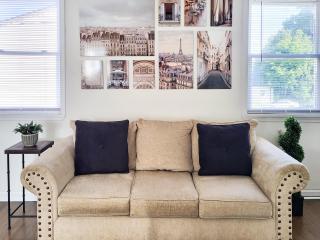 Spacious 2-BR 1-Bath King suite! - Plainville - 3