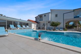 Villa Almas with swimming pool, tennis court, sauna, gym, grill house - Neorić - 8