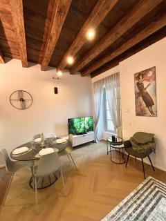 Luca's Luxury Flat in Palazzo Diaz - Como City Center - Como - 9