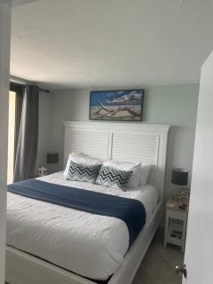 New Listing-Pristine Cozy Ocean Penthouse Condo - 9