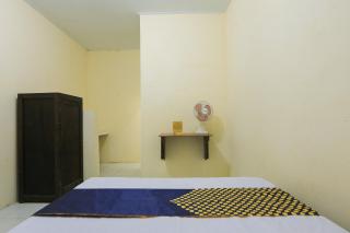 OYO 2371 Islami Family Residence - Blimbingsari - 7