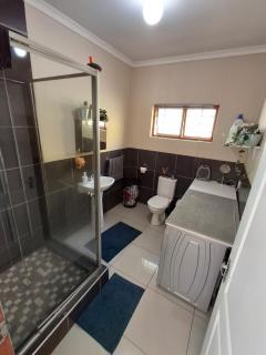 Self Catering on Edward 1 or 2 bedroom - Gillitts - 2