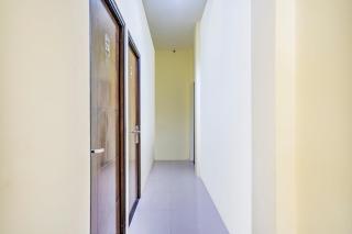 Super OYO 2509 Hotel Tebel 19 - Gedangan - 2