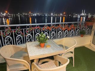 شقة 702 عائليه كبيره مطله علي قناة السويس والبحر - 7