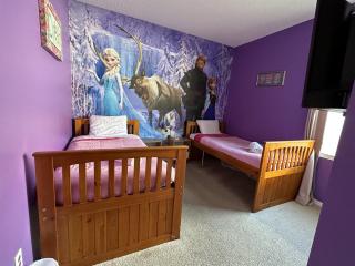 258-5-SV-Cozy home with movie and pool area - 5