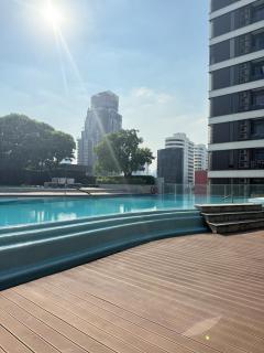 Luxe Condo with Pool, Gym, Sauna - Banguecoque - 5