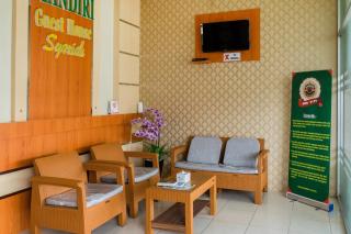 OYO 2199 Mandiri Guest House Syariah - Bukittinggi - 9