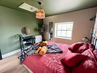 Entire Large Period Property - 7