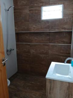 Hermosa casa céntrica con cochera - 2