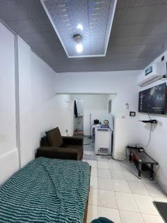 Beau studio rénové au campus UNIKIN ref plateaux des professeurs à Kinshasa - 0