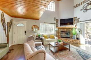 Remodeled Crestline Retreat Walk to Lake Gregory! - 7