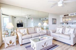 3 bedroom condo with ocean front view - 9