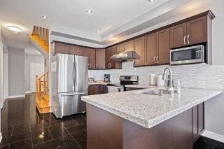 Amazing Spacious house in Center of Richmond hill - Richmond Hill - 8