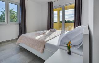 Awesome Apartment In Starigrad With Wifi - Starigrad-Paklenica - 1