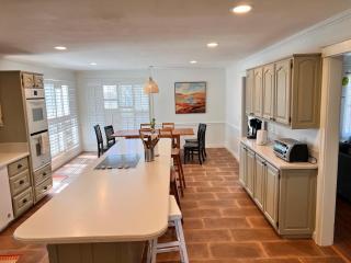 Big space inside and out, 15min to UofA w 1acre - Fayetteville - 0