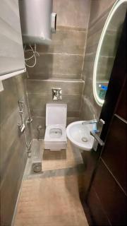 شقة vip فندقية امام حديقة الطفل - Cairo - 6