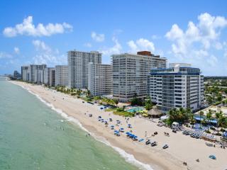 Beach Front 2 Bed Condo - Pool & Tiki Bar - 5
