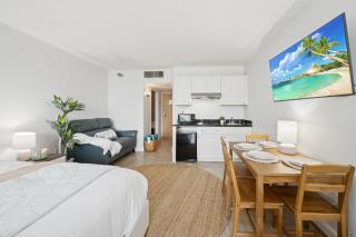 Beach Front 2 Bed Condo - Pool & Tiki Bar - Fort Lauderdale - 6