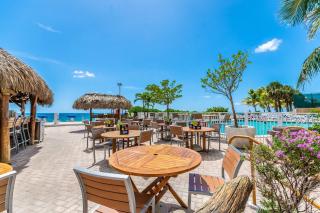 Beach Front 2 Bed Condo - Pool & Tiki Bar - 9