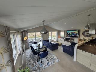 Blue Lagoon with hot tub - 0