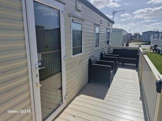 3 Bed Caravan -Sleeps 8 - Pool-Beach - 8