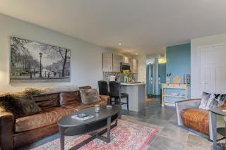 Cozy Aviation Style Lake View Condo at The Shores 5658 - Traverse City - 9