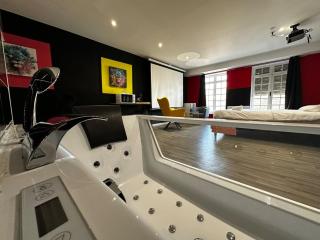 Suite Design - Jacuzzi et Netflix - Roubaix - 9