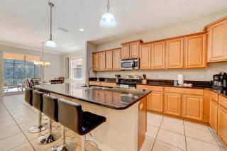 6-Bedroom Disney Villa with 2 En-Suites & Private Pool - Kissimmee - 4