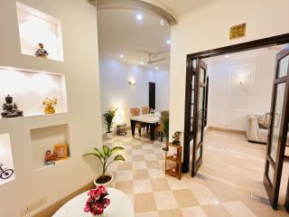 The South Manor Residency Near AIIMS Hospital New Delhi - Nueva Delhi - 1
