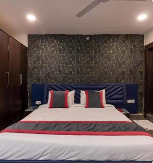 Blossoms Room Hotel Abhi Residency- Opp Hitex Charminar Arch - Hyderabad - 1