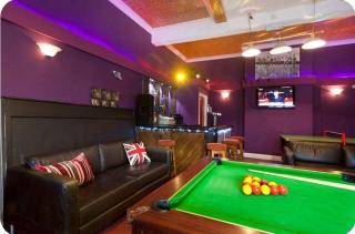 The Emporium - City Centre 7 Bedroom Apartment - opposite Victoria Centre Shopping Centre - Your own 7 Bedrooms Apartment with 3 Bathrooms - Kitchen, Snooker Room, Football Table - Parking for Cars or Vans at five pounds a day - ideal for Contractors - Nottingham - 0