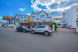 OYO Pier Hotel - Clacton-on-Sea - 9