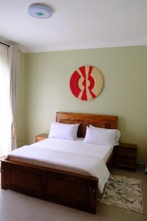 Lush Living Apartments - 8