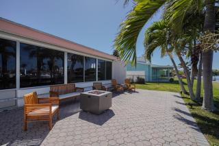 Surfers Corner - Stunning 4BR Waterfront Retreat - Cocoa Beach - 4