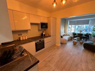 Luxury Retreat sleep 8 Flat, London - Perivale - 1
