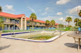 OYO Hotel Dundee By Crystal Lake - Dundee - 8