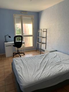 Chambre calme privée avec lit double en Colocation - Nancy - 1