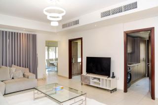 Luxurious 6-BHK Villa with Private Pool in Malibu - Ras al Khaimah - 1