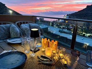 Apartment with views of sea and mountains - 0