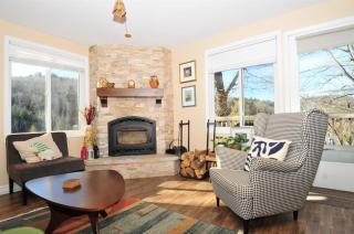 Relax on the Shores of Charming Lac McArthur - Val des Monts - 4